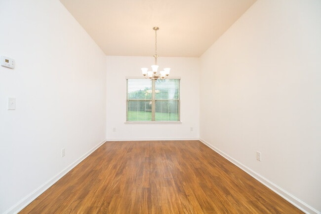 Photo - 1096 Shire Dr