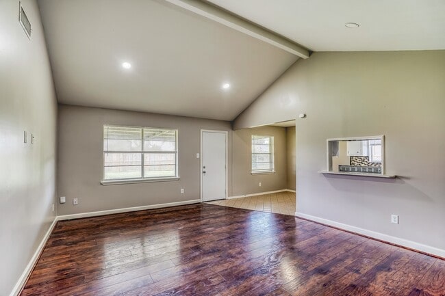 Photo - 13914 Duncannon Dr