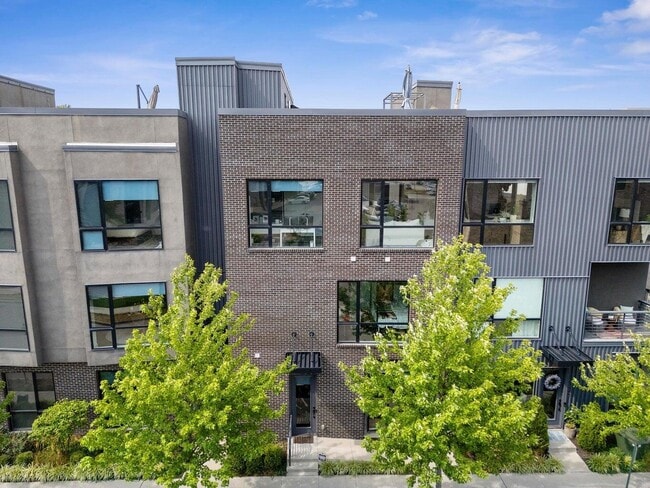 Building Photo - 236 Neruda Ave Unit 16