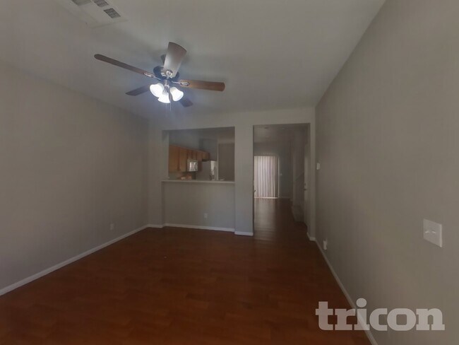 Photo - 878 Blue Rosalie Pl