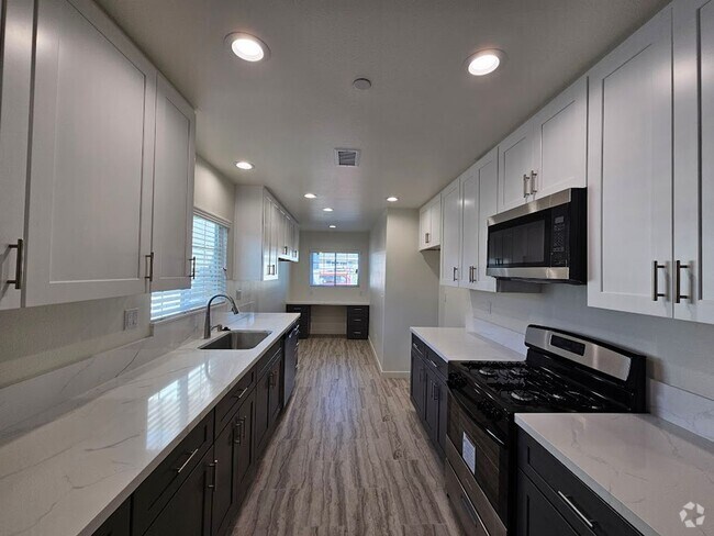 Building Photo - Newly Remodeled 2 Bedroom / 1 Bath! Call o... Unit 1451-A Rental