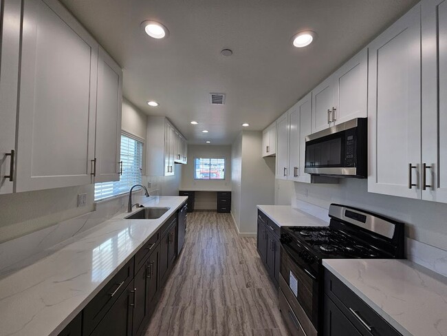 Building Photo - Newly Remodeled 2 Bedroom / 1 Bath! Call o... Unit 1451-A Rental
