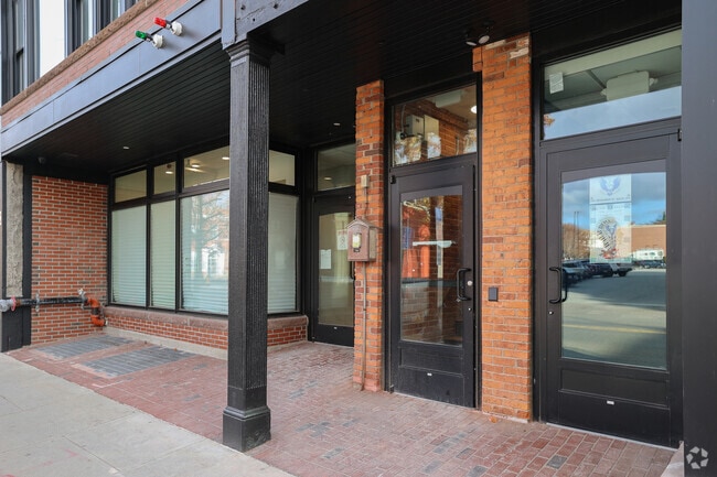 Entrada - 200 Merrimack St