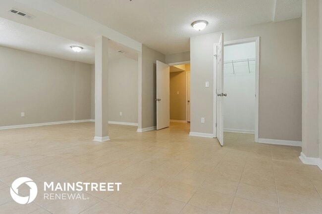 Photo - 1833 Huntington Dr