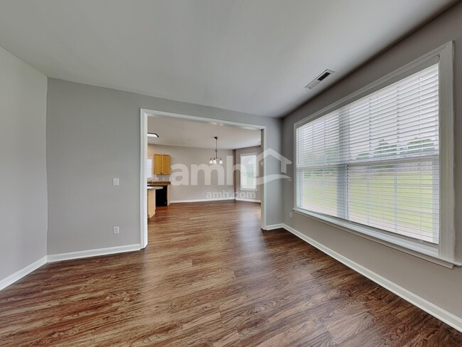 Photo - 321 Collinsworth Dr