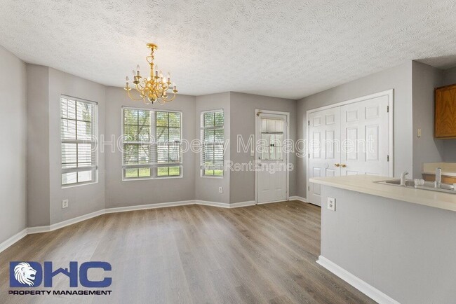 Photo - 5876 Strathmoor Manor Cir