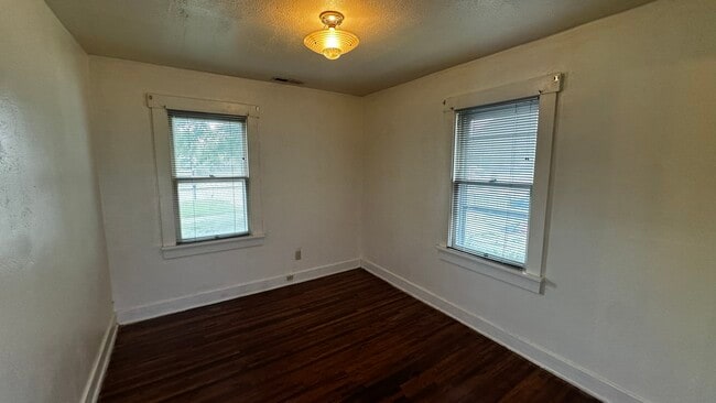 Photo - 910 E 3rd Ave