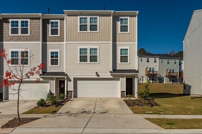 Building Photo - Beautiful 4-Bedroom Home Centrally Located...