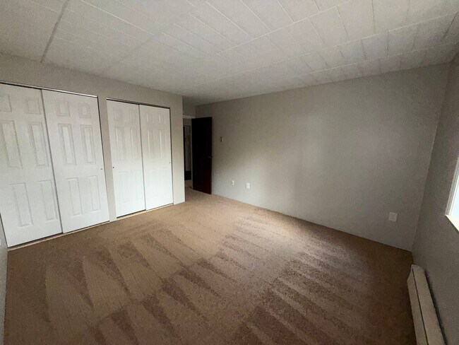 Bedroom - Foxwood Apartments