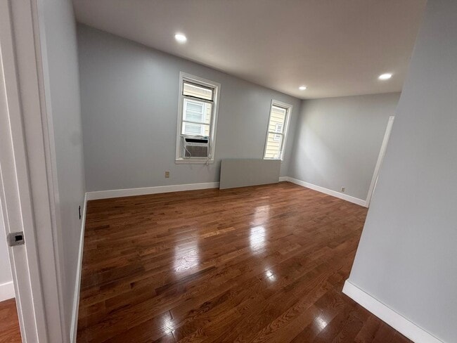 Photo - 162 W 32nd St Unit 2
