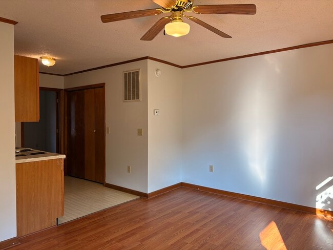 Photo - 812 E Maple St Unit 2