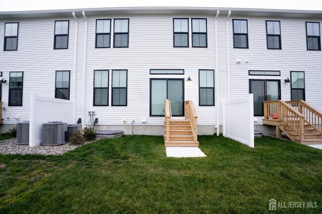 Photo - 85 Mustang Dr