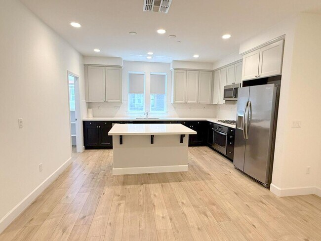REDUCED ! Modern & Luxurious Ryan Terrace ... - REDUCED ! Modern & Luxurious Ryan Terrace ... Casa Adosada