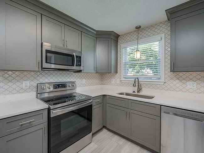 Building Photo - 1985 Carloss Dr