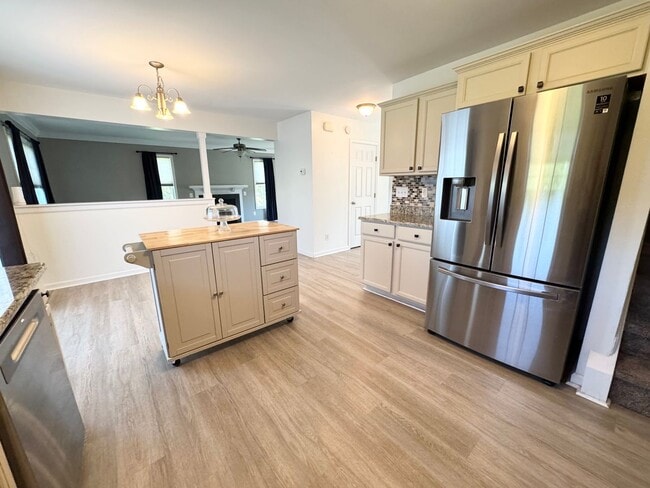 302 Kingswood Blvd