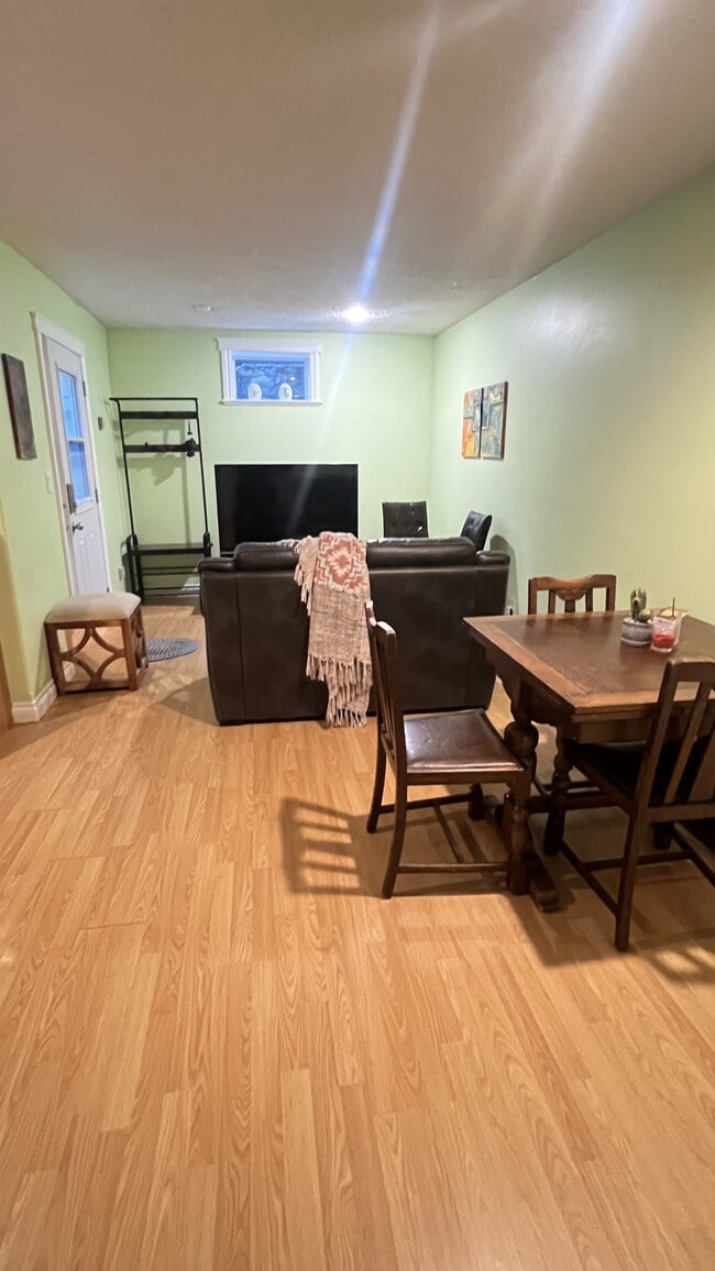 Building Photo - 665-665 Admirals Rd