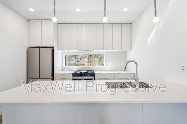 Photo - 9121-9165 65 Ave NW