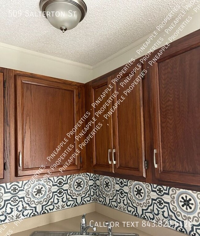 Photo - 509 Salterton St
