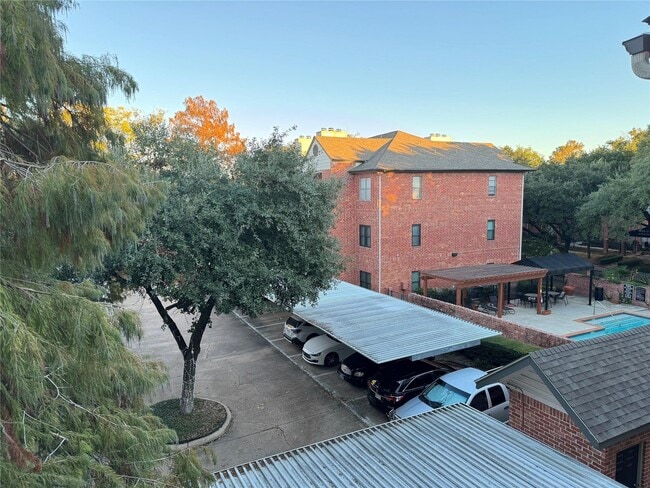 Building Photo - 4041 Drake St Unit 109