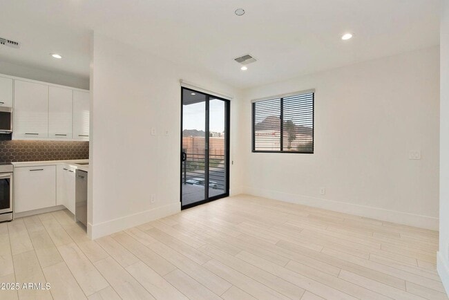 Photo - 1611 E Lamar Rd