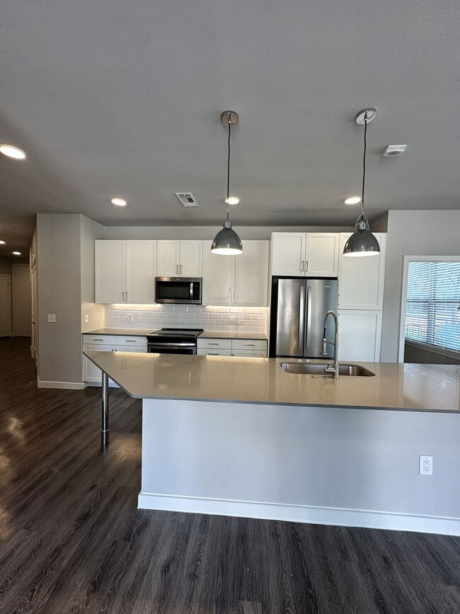 Building Photo - 5701 McKinney Pl Dr Unit 4302