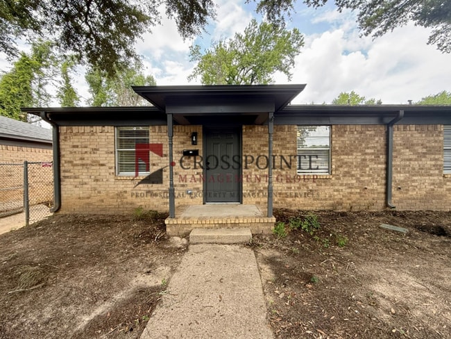 Building Photo - 715 S Porter Ave