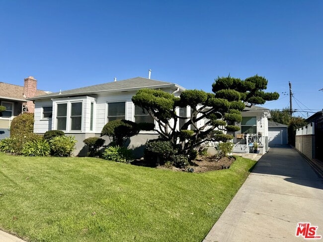 Building Photo - 6122 S Fairfax Ave