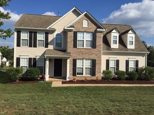 Spacious 4-bedroom home - Spacious 4-bedroom home