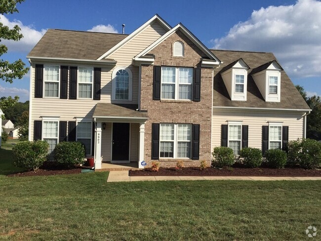 Building Photo - Spacious 4-bedroom home