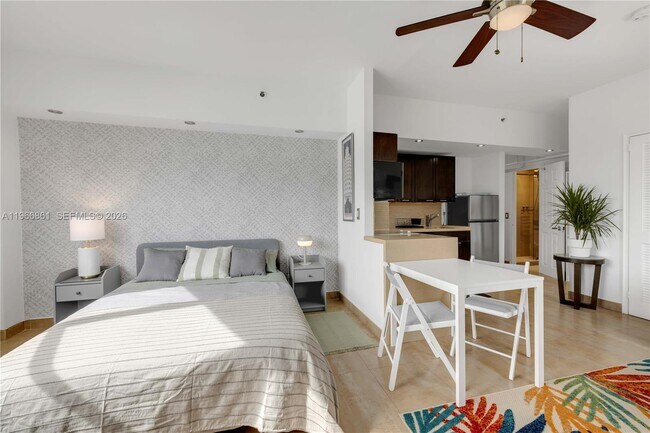 Photo - 255 W 24th St Unidad 542