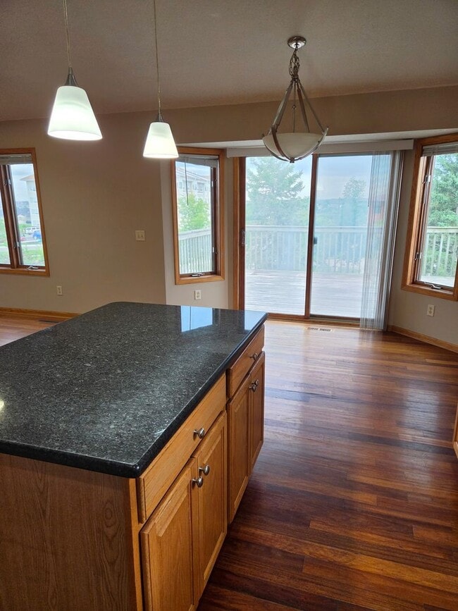 Photo - 4466-4435 35 St NW