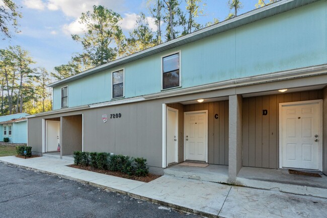 Spacious 2-Bed, 1-Bath Home with New Carpe... - Spacious 2-Bed, 1-Bath Home with New Carpe...