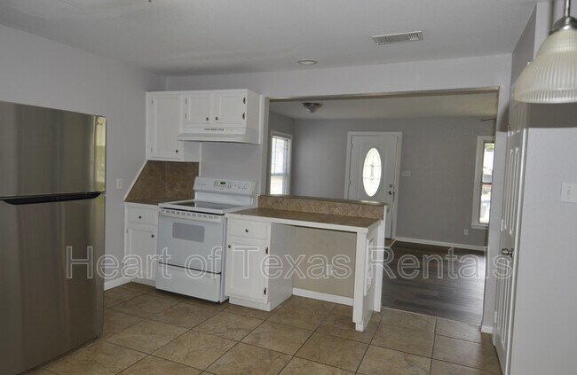 Photo - 2021 Travis St