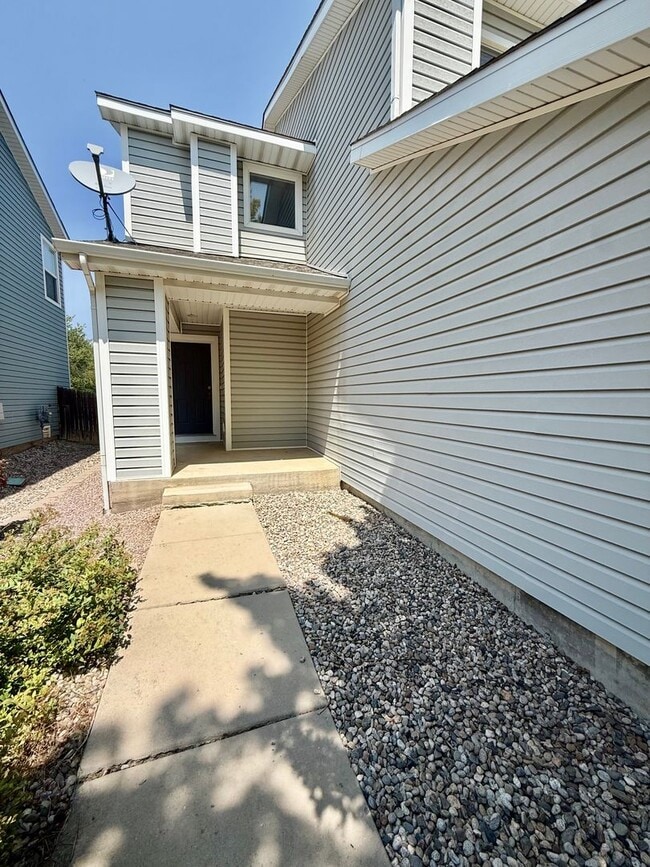 1912 Dove Creek Cir
