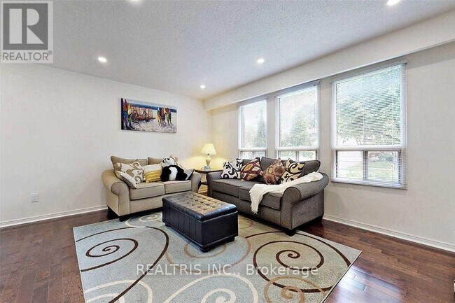 Photo - 68 Gretman Crescent