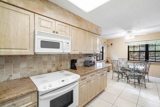 Building Photo - 6446 Aspen Glen Cir