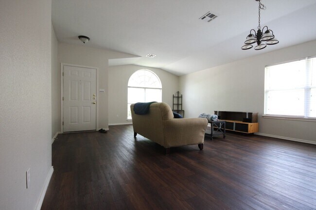 Photo - Lovely large updated 3 bed, 2 bath house w/ 2 living & 2 dining areas in Austins Colony
