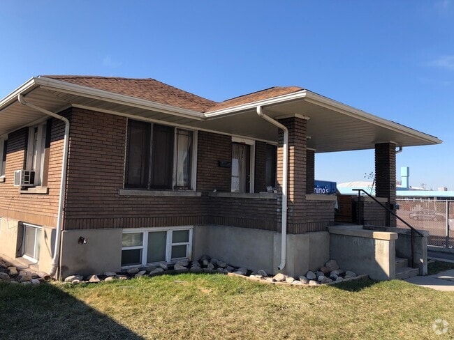 Building Photo - Chang Duplex Unit Upstairs Rental