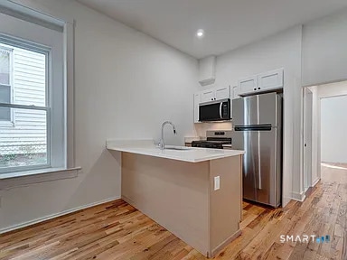 Building Photo - 522 Elm St Unit 3
