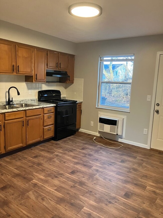 Photo - 2 Bedroom and 1.5 Bath Townhome - Troy, Ohio! Unit 1200-D Bunker Hill