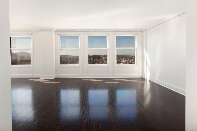 Building Photo - 1250 Jones St Unit 1402