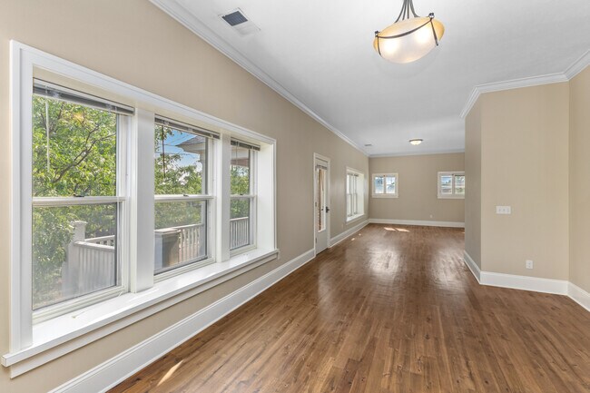 Photo - 835 Cherry St SE