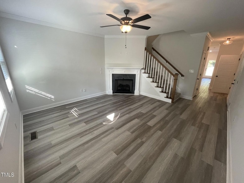 Photo - 208 W Sycamore St Apartment Unit B
