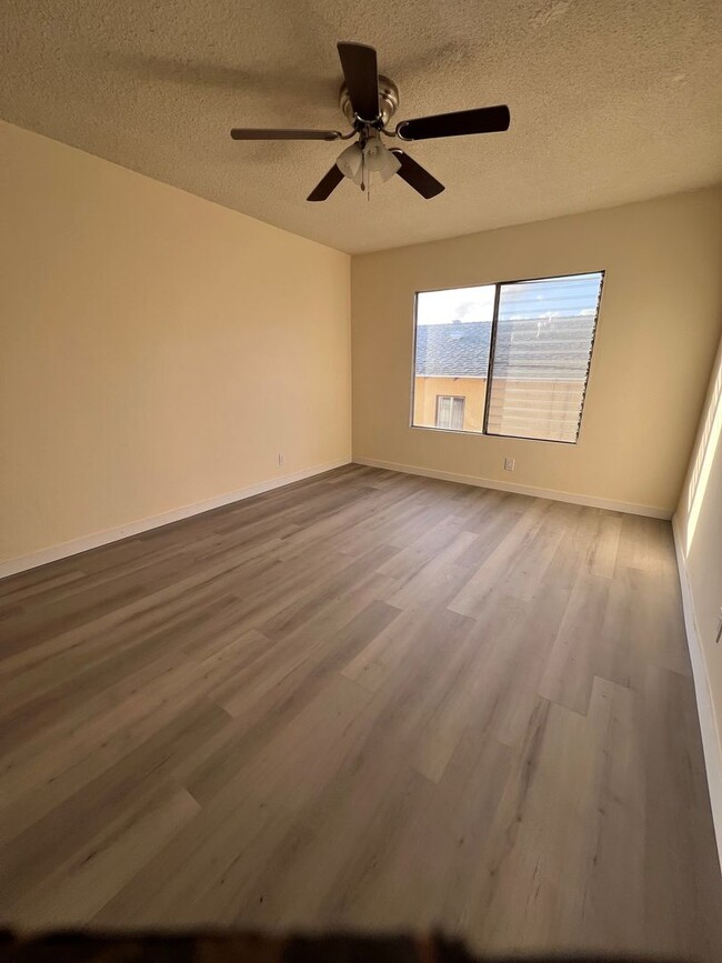 Building Photo - Charnock-11311 Rental