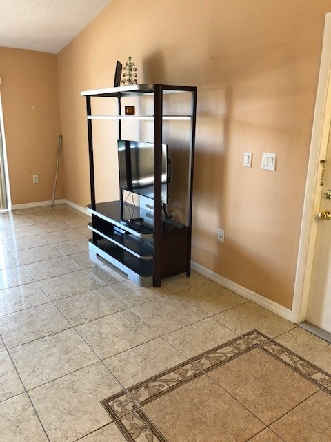 Photo - 5283 Vineland Rd