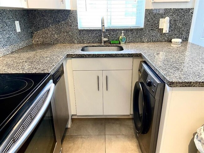 Photo - 1528 NE 32nd St Unidad 1