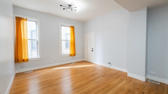 Photo - 932 N Richmond St Unit 1F