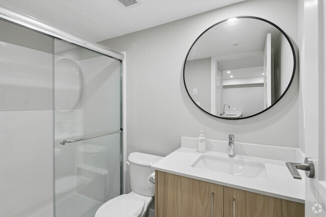 2BR, 2BA - 705SF - Bathroom