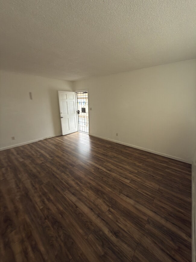 Photo - 820 W Imperial Hwy Unidad 3