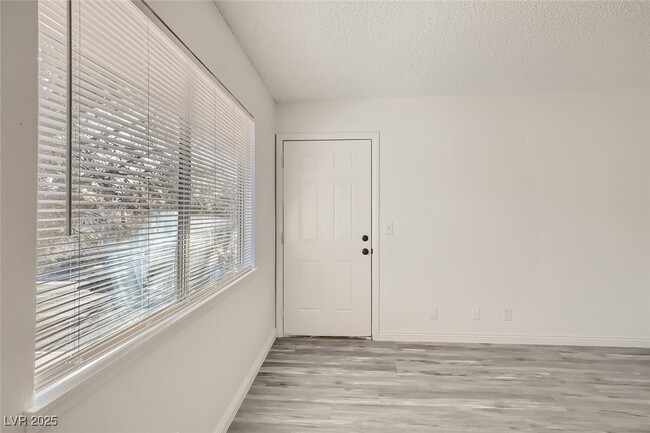 Photo - 4364 Tara Ave Unidad 4